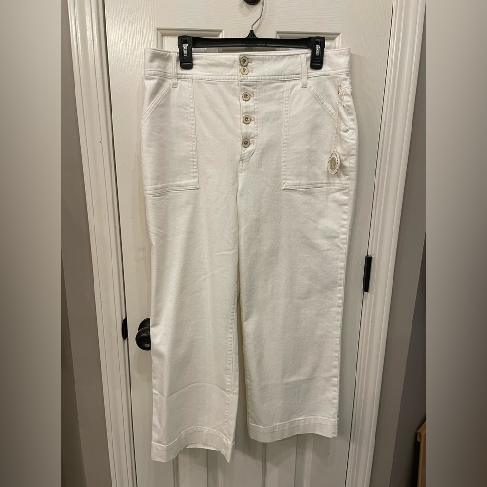 Spartina size 12 NWT. Button front white denim wide leg cropped pants